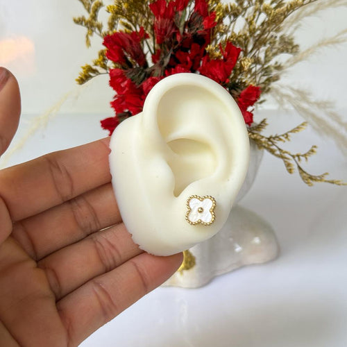 ARETES TREBOL BLANCO