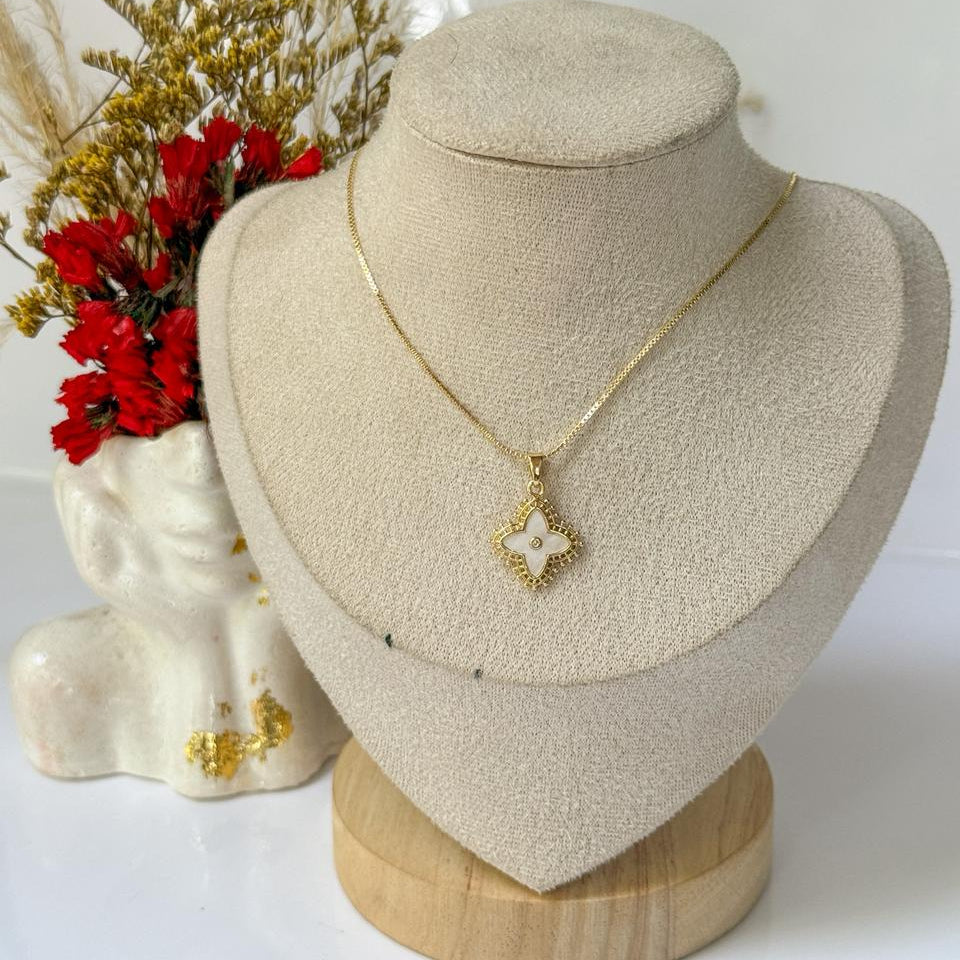CADENA TREBOL BLANCO 2