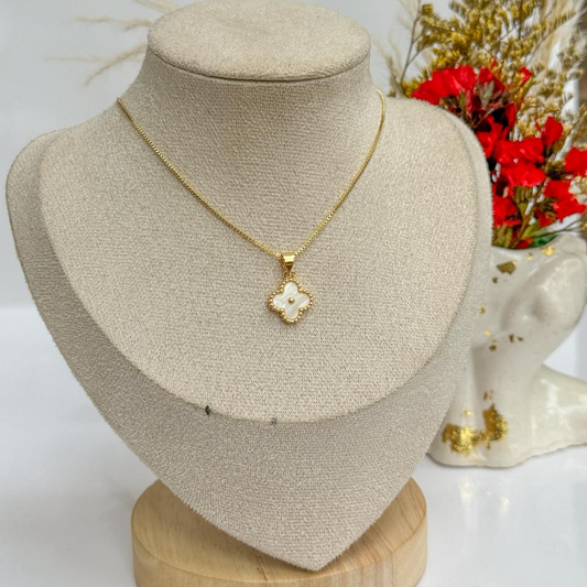 CADENA TREBOL BLANCO